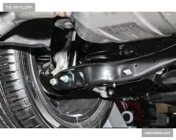 排位赛Q3阶段战术博弈加剧 车队优先考虑赛道位置与轮胎管理 排位赛Q3阶段战术博弈加剧 车队优先考虑赛道位置与轮胎管理